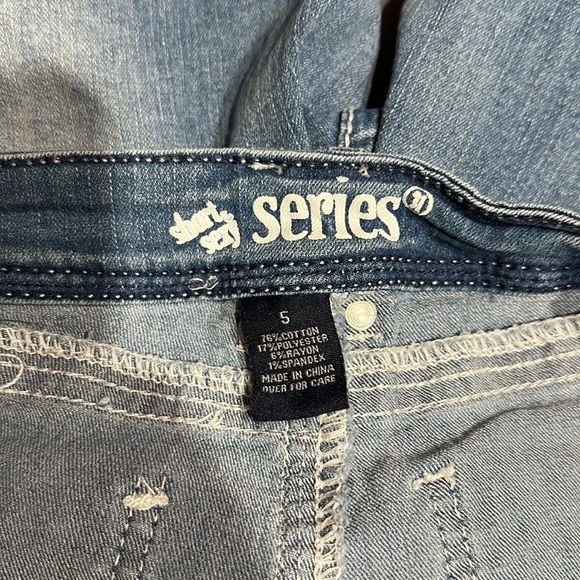 Series 31 Short and Sexy Light Blue Jean Shorts - Picture 8 of 8